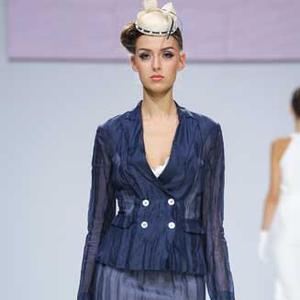 Разрабатываем женскую одежду для производства в разных ценовых категориях. 
Производим в России и Китае.
Вы можете сделать заказ на разработку и производство женской одежды.