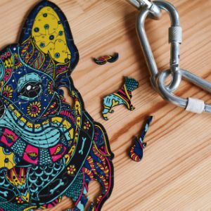 Компания Wood Tak Brand предоставляет широкий ассортимент сувениров с логотипом.