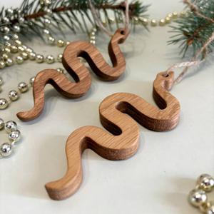 Елочные игрушки из массива дуба