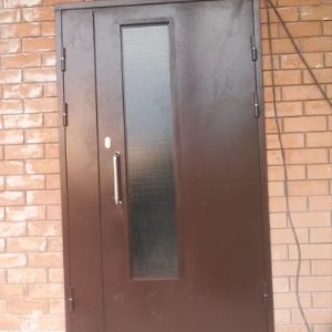 Дверь техническая двупольная с армированным стеклом
