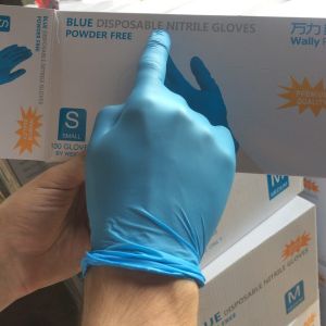 Нитриловые изделия — отличная альтернатива латексным перчаткам. Этот синтетический материал не вызывает аллергии. Его стойкость к химическим вещества и реактивам позволяет использовать их в амбулаториях, стоматологических клиниках и лабораториях.