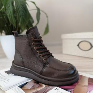 Новые стильные демисезонные ботинки LOVE TRENDY на удобной толстой платформе с боковой молнией. Сочетают практичность, комфорт и модный chunky-дизайн.
Арт. CT510-11P — Коричневый натуральная кожа (богатый оттенок, премиум-вид)..
• Размеры в наличии: 36-1, 37-1, 38-1, 39-1, 40-1, 41-1
 • Опт: Только коробами (6 пар)
 • Цена: 2570 руб./пара