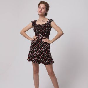 Мини-платье от GERA COLLECTION Размерная линейка: 44-46 Материал: штапель Расцветки: белый, чёрный, малина, электрик, голубой.