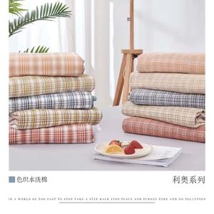 Стиранный хлопок — натуральная ткань для постельного белья из 100% хлопкового волокна. Проходит предварительную стирку на производстве, благодаря чему становится мягкой, матовой и приятной к телу уже с первого использования. Хорошо пропускает воздух, впитывает влагу, не электризуется и подходит для ежедневного сна в любое время года. Ткань устойчива к многократным стиркам, не дает сильной усадки и сохраняет форму и цвет. Оптимальный выбор для комфортного и долговечного постельного белья.