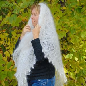платок белый ажурный из козьего пуха 140 на 140 см