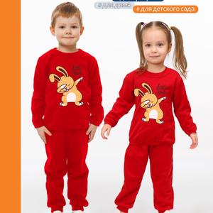 Детский спортивный костюм для мальчика и девочки с лёгким начёсом от бренда «ЗАЙЧИК РОСЯ» — универсальный и комфортный комплект одежды для активных детей.
Костюм выполнен из 100% хлопка (футер 2-х нитка). В набор входит:
свитшот (толстовка) с аккуратным термотрансферным принтом
брюки-джоггеры на эластичном поясе.