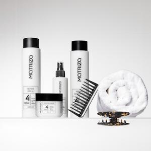 MATRIZA — ЭТО BEAUTY-ИНТЕЛЛЕКТ, ВОПЛОЩЕННЫЙ В УХОДЕ.

УМНЫЕ ФОРМУЛЫ, СИЛЬНЫЕ КОМПОНЕНТЫ И ЭСТЕТИКА, ОТ КОТОРОЙ НЕВОЗМОЖНО ОТОРВАТЬСЯ.

Мы соединяем инновации и осознанность, чтобы каждый продукт давал не просто эффект — а вау-результат. В основе — четыре активных компонента, идеально сбалансированных и работающих в синергии. Вместе они обеспечивают глубокое восстановление, питание, защиту и преображение волос и кожи.

Мы верим: умный уход — это тот, который работает на всех уровнях. И на клеточном, и на эмоциональном.