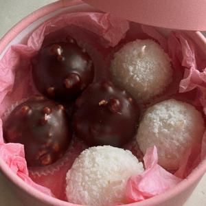 мини-свечи в стиле знаменитых конфет