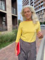 Лонгслив женский укороченный, облегаюший, хлопок, желтый, с длинным рукавом Б001Ж