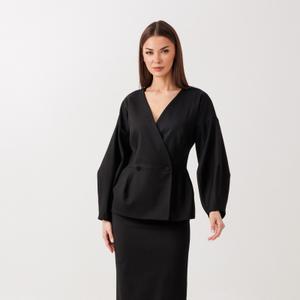 Жакет:  

приталенный силуэт  
двухбортный  
декоративная застёжка петли-пуговицы  
спущенный рукав-фонарь  
Юбка:  

приталенный силуэт  
застёжка на потайной молнии по спинке   
разрез снизу по спинке                                                                                                                                                     
длина макси
Состав: 65% полиэстер, 32% вискоза, 3% спандекс
Размерный ряд 42-58