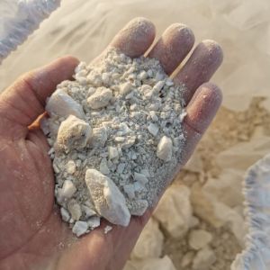 Барит/ Barite
*Промышленные применения*
При бурении нефтяных и газовых скважин (буровой раствор).
Наполнитель высокой плотности для краски, бумаги, резины, пластика Белый пигмент для текстиля, бумаги и красок Медицинские приложения В изотопном анализе кислорода и серы Геохронологическое датирование.

*Физические параметры*
Фракция: 0-7см

Упаковка: Джамбо-Бег кг

Мы можем доставить FOB из Ирана, а также можем доставить в Астрахань.