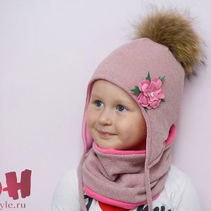 Шапка с цветком ручной работы. 