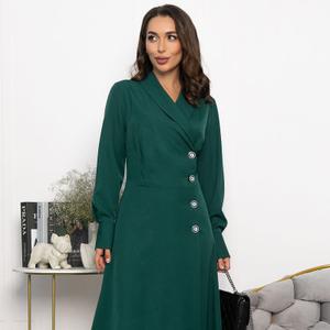 Платье зелёное на запах от бренда LT Collection — это настоящая находка для женщин, которые хотят выглядеть стильно и уверенно. Оно сочетает в себе элегантность, красоту и изысканность, делая каждую женщину воплощением грации и уверенности. Выполнено из костюмного полотна. Длинный втачной рукав с акцентной манжетой придаёт платью дополнительную элегантность и подчёркивает изящество силуэта. Это платье идеально подходит для деловых встреч и офисного гардероба.