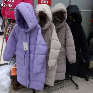 Одежда верхняя швейная женская из шерстяных тканей, из тканей из химических волокон и нитей, в том числе утепленные натуральным пухом, химическими материалами (холлофайбер, синтепон): куртки, пуховики, пальто