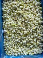 Яблоко с кожурой кубик