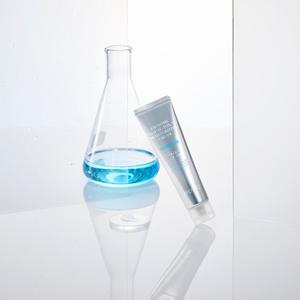 EXOSOME SQUAL-TOX MOISTURIZING CREAM
Ультраувлажняющий успокаивающий крем на 100 часов с CICASOME* и 3% растительного сквалана для укрепления барьера кожи и улучшения упругости пор.