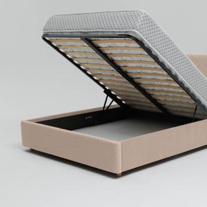 Множество кроватей в различной комплектации