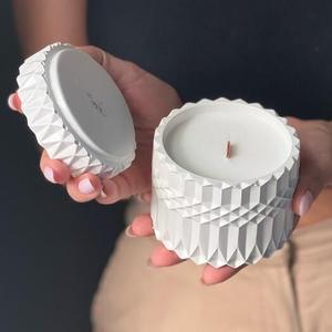 Свеча контейнерная, гипсовый стакан - геометрия. Натуральный соевый воск, Аромат - Ваниль, Цена - 1950 руб.