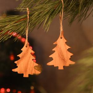 Елочные игрушки из массива дуба
