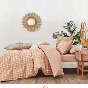 Стиранный хлопок — натуральная ткань для постельного белья из 100% хлопкового волокна. Проходит предварительную стирку на производстве, благодаря чему становится мягкой, матовой и приятной к телу уже с первого использования. Хорошо пропускает воздух, впитывает влагу, не электризуется и подходит для ежедневного сна в любое время года. Ткань устойчива к многократным стиркам, не дает сильной усадки и сохраняет форму и цвет. Оптимальный выбор для комфортного и долговечного постельного белья.