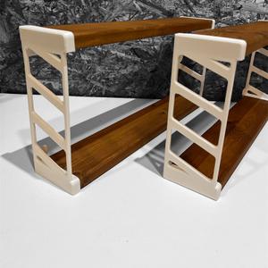 Цвет полки: мокко
Материал: дерево (хвоя)
Цвет поддержки: белый, черный
Материал: прочный пластик 
Размер:50х24х9,5