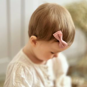 Заколка для малышей из замшевой ленты