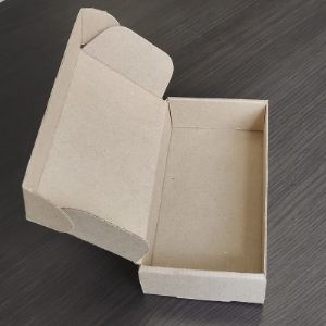 Данная коробка идеально подходит для упаковки продукции на маркетплейсах. Особенно хороша для защитных стекол, но и для прочих мелочей подойдет на &#34;ура&#34;.
Размер 175х95х20.