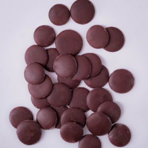 Темный шоколад Т-10  (70% какао)
Ингредиенты:    Какао-масса,  сахар, какао-масло, эмульгаторы (лецитин соевый – Е322, PGPR-Е476), ароматизатор пищевой «Ванилин».
Применение: взбивание, формовка, покрытие, глазировка и т.п.
Срок годности: 12 months.
Упаковка: Дропсы 0.5кг*18 шт. в коробке, дропсы 2.5кг*4 шт. в коробке , Плиты 1 кг*10шт. в коробке, Мешки 5 кг, 10 кг, Промышленные плиты 1кг*20шт. в коробке.