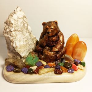 Уральские сувениры из камня &#34;Медведь с бочкой&#34;
Композиция из уральских камней: размер 120*140мм