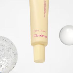 Cleaderm Низкомолекулярная Коллагеновая Ампула против носогубных морщин, 30 мл
от компании Chong Kun Dang Health

Эта специализированная ампула создана для борьбы с носогубными складками — одной из самых заметных возрастных проблем.

С помощью низкомолекулярного коллагена, который легко проникает в глубокие слои кожи, средство способствует интенсивному восстановлению упругости и эластичности в области носогубных складок.

Формула обогащена питательными компонентами, которые разглаживают морщины, улучшают текстуру кожи и придают лицу свежий, молодой вид.

Лёгкая текстура ампулы быстро впитывается, не оставляя липкости, и подходит для ежедневного использования как в утреннем, так и в вечернем уходе.
