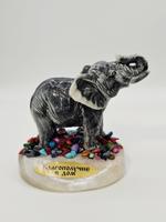 Слон на подставке из селенита с натуральными камнями ko16