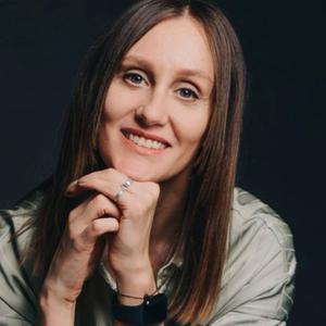 Маргарита Муратова — ведущий дизайнер и технолог швейного производства.
 Запуск собственного бренда одежды невозможен без такого специалиста! Маргарита превращает ваши идеи в реальный, продающийся продукт. Она поможет разработать дизайн с нуля, спроектирует идеальную посадку, продумает все технические узлы и составит грамотное ТЗ для китайской фабрики. С ней вы не просто «шьете вещи», а создаете технологически правильный и стильный продукт, который точно понравится вашим покупателям.