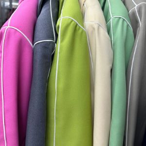 New New New ☄️
Стильный приталенный пиджак 💣 
С кантиком 😍😍😍
Ткань: Милано хорошего качества ✨
Размер: 42-44(повтор)
Цена: 1350Сом