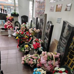 Выставка продукции в отделе Памятники