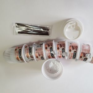 Упаковка «3 in 1» – Кофе с молоком и сахаром. Комплектация 1 упаковки: стаканчики, крышечки, палочки для размешивания.