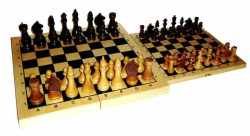 Шахматы гросм. с доской 42х42см и шахматы обиходные с доской 30х30см. Есть с деревянными и пластиковыми фигурами.