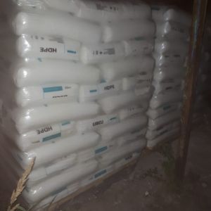 Полиэтилен, Пнд 12443, 293, Hdpe FL 7000, HD 10500.
Распродажа первичного сырья ПНД, HDPE.
Марки:
ПНД 12443 (293). (Сибур)
HDPE FL 7000. (Uzcor-Lotte)
ПНД 10500FE. (Cибур)
HDPE, Sabic F00952J.

Количество - 35тн.
Цена - 128р/кг с Ндс. (105руб - без Ндс)
Склад - Мос. обл. г. Люберцы.
График работы - 7дн в неделю.
Также имеется доставка.
-----------------------------------------------------------------------------------------------
— это полиэтилен высокой плотности или, в более привычной для России форме, полиэтилен низкого давления (ПНД). Благодаря бимодальному молекулярному строению композиции обладает как замечательными технологическими свойствами при переработке (в основном — выдувными процессами), так и выдающимися физико-механическими свойствами. В качестве аддитивов используются антиоксиданты.

Применение полиэтилена ПНД 12443:
1. пленки общего назначения.
2. пленки для промышленной упаковки.
3. пленки для пакетов «майка»
4. пленки для мусорных пакетов
5. пакеты торговые «майки»
6. мусорные пакеты.
7. упаковочная пленка.
8. Гофрированные трубы.
9. Погонажные изделия.