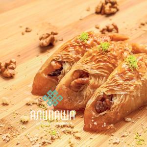 АП:13 Бабочка с грецким орехом и сливочным кремом