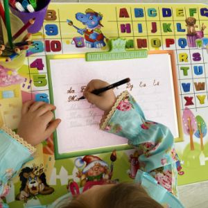 Очень важной и полезной функцией является подготовка детей к письму.