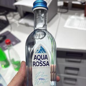 минерально столовая вода . в стекле обьем 0,5 и 0,33