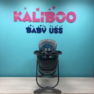 Luxmom E168




Премиальный стульчик для кормления  – это продуманная конструкция, наличие множества функциональных элементов, трансформируется и не вызывает сложностей с использованием. Модель дополнена матрасиком с мягкой набивкой внутри, 5-ти точечными ремнями безопасности, разделителем между ножек и небольшой корзинкой для хранения вещей. Спинка имеет 3 положений наклона. Шезлонг – удобное ложе для новорожденных, оснащенное приятным на ощупь покрытием.




Количество колес4 шт.
Возраст с рождения до 3 лет
Ремни безопасности пятиточечные
Материал чехла искусственная эко кожа
Регулировка +




Особенности конструкции
съемный столик, раздвижной, складной
Функции
блокировка колес, горизонтальное положение спинки, моющееся сидение
Число положений по высоте -7
Число положений наклона спинки-3
Число положений столика-3
Число положений подножки-3
Вес стульчика-8 кг
Размеры стульчика (ВxГxШ)-100x80x60 см