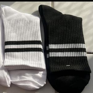 ПРОДАЕМ ТОЛЬКО ОПТОМ и ТОЛЬКО от 500 ПАР!
После закрытия магазина остался остаток носков.
БЕЛЫЕ ВЫСОКИЕ НАЙК (РОССИЯ и КИТАЙ), Цена за пару при минимальной партии 20 руб за пару.
Размеры:
38-41 есть 16000 пар
41-47 есть 15000 пар
БЕЛЫЕ ВЫСОКИЕ С ЧЕРНЫМИ ПОЛОСКАМИ (РОССИЯ), Цена за пару при минимальной партии 20 руб за пару.
Размеры:
38-41 есть 5500 пар
41-47 есть 5500 пар
ЧЕРНЫЕ ВЫСОКИЕ С БЕЛЫМИ ПОЛОСКАМИ (РОССИЯ), Цена за пару при минимальной партии 20 руб за пару.
Размеры:
38-41 есть 550 пар
41-47 есть 550 пар
Носки ВЫСОКИЕ С СЕРДЕЧКАМИ (КИТАЙ), Цена за пару при минимальной партии 17 руб за пару.
Размер:
35-41 есть 3000 пар
Носки СРЕДНЕЙ ВЫСОТЫ С СЕРДЕЧКАМИ (КИТАЙ), Цена за пару при минимальной партии 17 руб за пару.
Размер:
35-41 есть 3000 пар
Носки были связаны на фабрике в Новосибирске, качество хорошее, в составе много хлопка, высокие. Часть носков производство Китай.
Носки находятся в Новосибирске, при покупке всей партии разом отправка за наш счет в любой город России.
Минимальная оптовая партия от 500 пар.
При одновременной покупке всех остатков сделаем скидку и отдадим весь товар за 17 руб пара! Носки с сердечками отдадим за 15 руб пара.
На все носки есть фотоконтент для Вайлдберриз и ОЗОН-предоставим бесплатно.
При покупке минимальной партии отправим в любой город транспортной компанией ПЭК или деловые линии