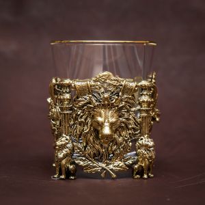 Бокал под виски
                   «Лев» 
Художественное литье из латуни
Основа: барное стекло 
Объем: 0,33л