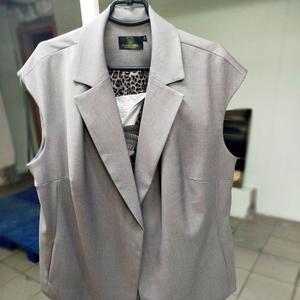 Костюм женский: брюки и жилет. Отшивался для продажи на маркетплейсах. Давальческое сырье.
