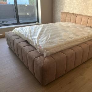 кровать двуспальная и матрас нашего производства