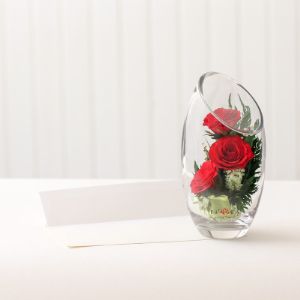 Красные розы в зеленой корзине, малая овальная со скошенным верхом
