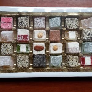 Рахат-лукум крымский. натуральные крымские сладости из натуральных компонентов (орехи, какао, кокос, сахар)