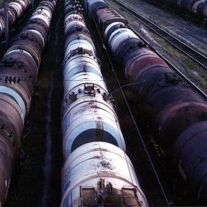 Предлагаем к поставке в России топочный мазут марки М 100 вид 3-6. Содержанием серы от 1,5% до 3,5%. Цены согласовываются с покупателем на основании реквизитной заявки с учетом объема топлива, железнодорожного тарифа и услуг перевозчика.  Отгрузка железнодорожным транспортом (цистернами 60 тонн) в срок до 15 дней с момента предоплаты. В страны СНГ и экспортных поставок не производим. тел. WhatsApp: 