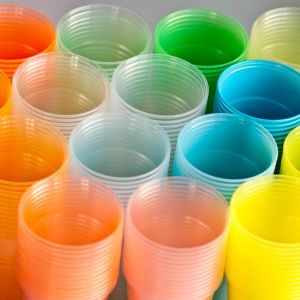 Цветные одноразовые пластиковые стаканы стаканы 200 мл компании Напра.рф