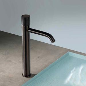 Дизайнерские коллекции смесителей в различных цветах